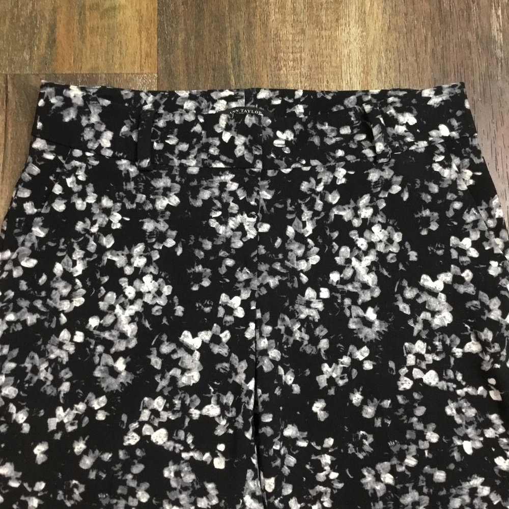 ANN Taylor Black and Grey Floral Career Pant Size 2P - Picture 2 of 6